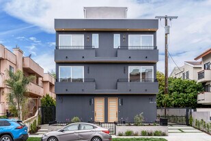 4337 Dixie Canyon Ave in Sherman Oaks, CA - Building Photo