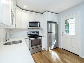 15 Albin St in Glen Cove, NY - Building Photo - Building Photo