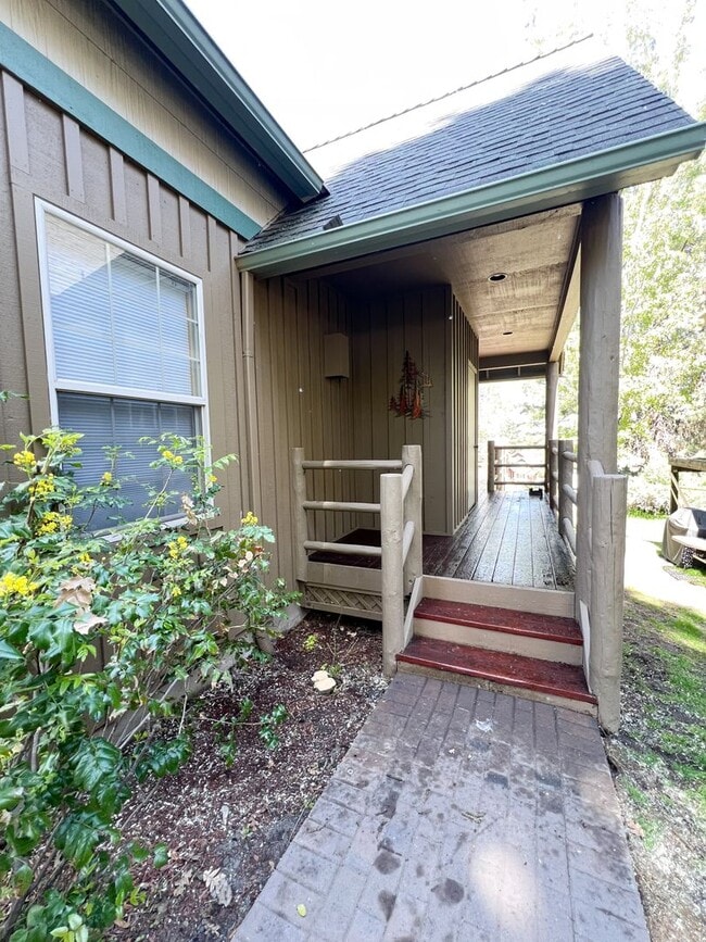 4663 Marsh Hawk Dr in Klamath Falls, OR - Building Photo - Building Photo