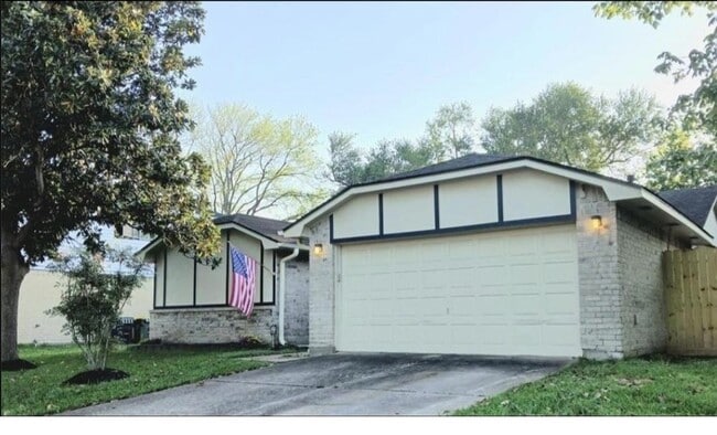 property at 1126 E Brompton Dr