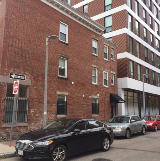4 Burke St in Boston, MA - Foto de edificio - Building Photo