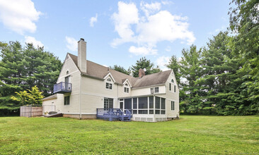 95 Old Farms Rd in Simsbury, CT - Building Photo - Building Photo