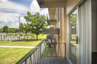 Skyline Apartments in Wichita, KS - Building Photo - Building Photo