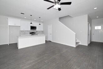 4719 19th St in Bacliff, TX - Building Photo - Building Photo