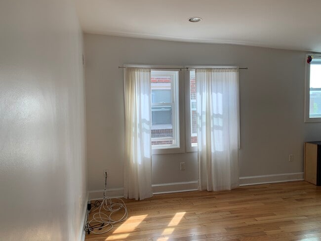 39 Cricket Ave, Unit Third Floor in Ardmore, PA - Foto de edificio - Building Photo