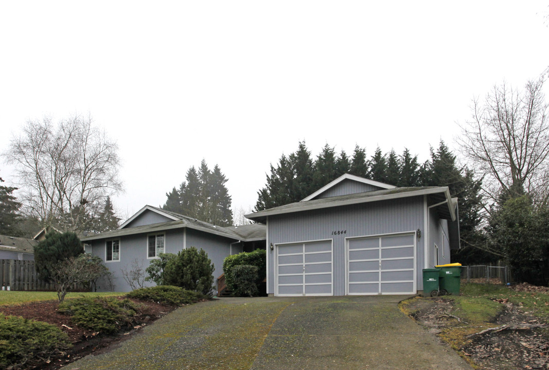 16844 SW Bany Rd in Beaverton, OR - Foto de edificio