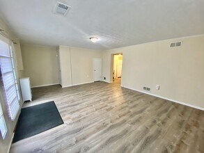 5307 Pooks Hill Rd in Bethesda, MD - Foto de edificio - Building Photo