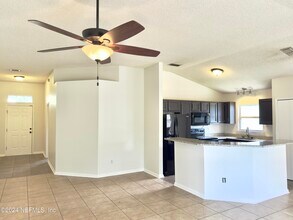 3336 Cancun Dr E in Jacksonville, FL - Building Photo - Building Photo