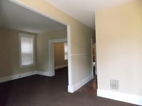 213 E Garfield St in Belleville, IL - Building Photo - Building Photo