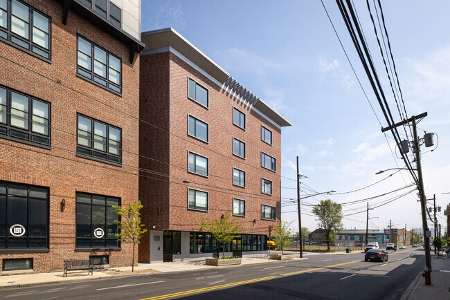 656 Grand St in Jersey City, NJ - Building Photo - Building Photo