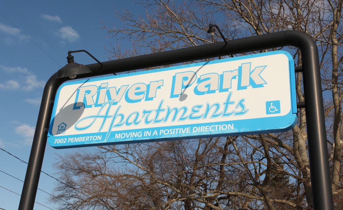 River Park Apartments in Flint, MI - Building Photo