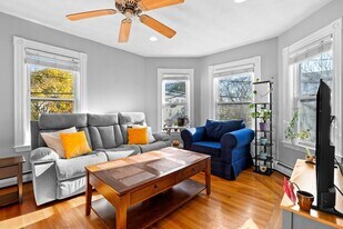 64 Grant St, Unit 2 in Somerville, MA - Building Photo