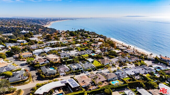 245 Tranquillo Rd in Los Angeles, CA - Building Photo - Building Photo