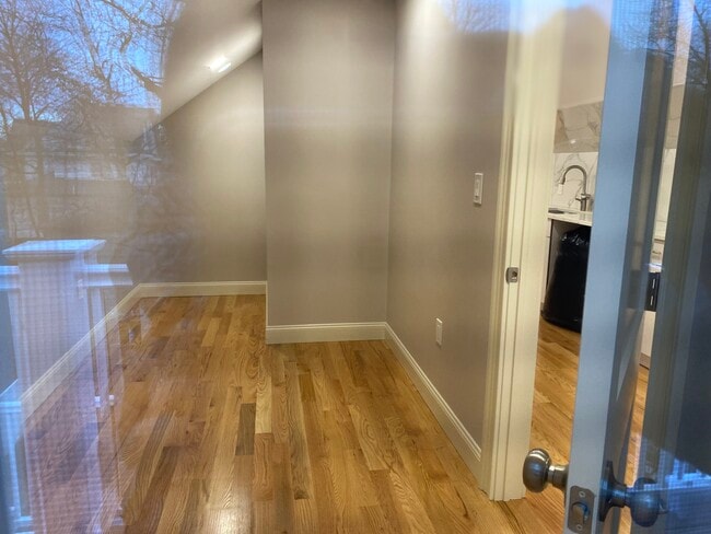 585 Highland Ave, Unit #2