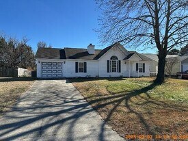 122 Horse Shoe Bend in Jacksonville, NC - Building Photo
