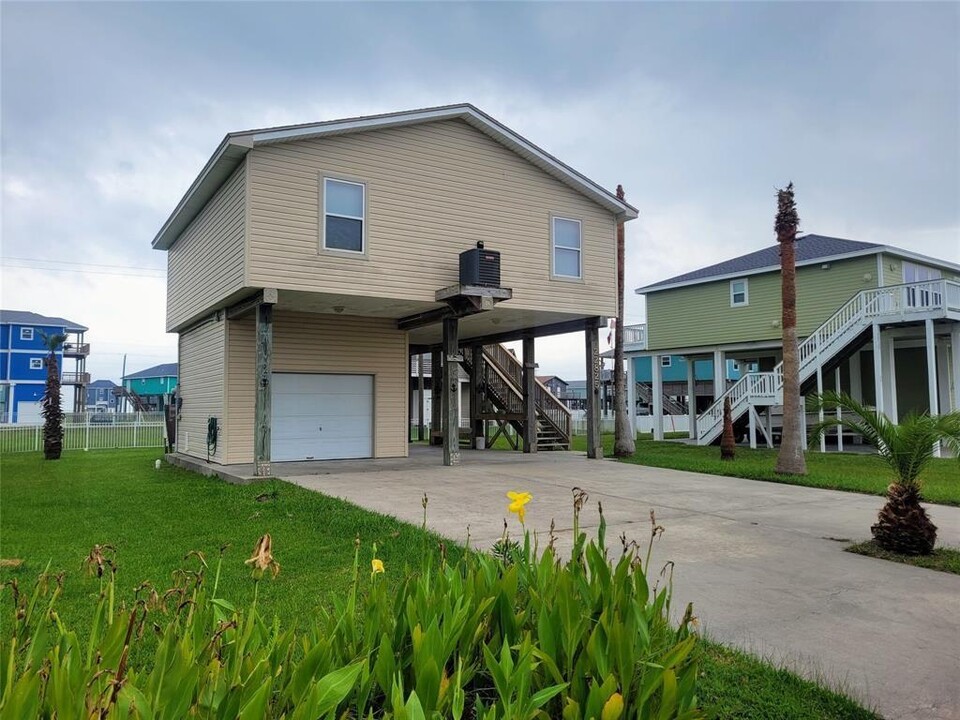 22825 Camino St in Galveston, TX - Building Photo