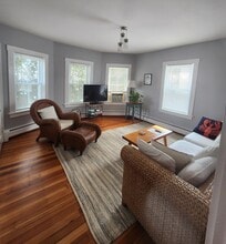 49 Oliver St, Unit 2 in Bristol, RI - Building Photo - Building Photo