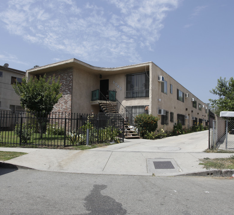 6045 Hazelhurst Pl in North Hollywood, CA - Building Photo