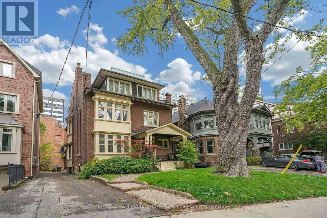 12 Foxbar Rd in Toronto, ON - Building Photo