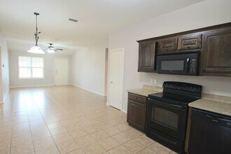 17074 Sentinel Ln in Lindale, TX - Building Photo - Building Photo