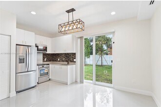 1250 NW 39th St in Miami, FL - Building Photo - Building Photo