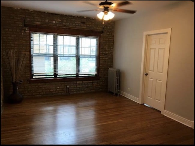 7033 N Sheridan Rd, Unit 2S in Chicago, IL - Foto de edificio - Building Photo