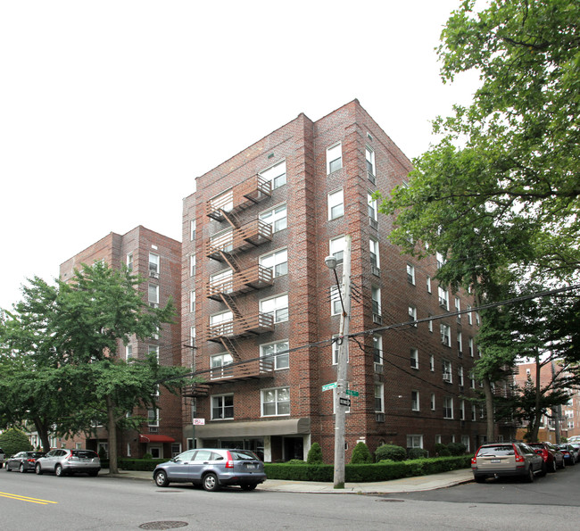 150 Marine Ave in Brooklyn, NY - Foto de edificio - Building Photo