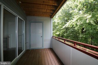 3301 Sir Thomas Dr, Unit 22 in Silver Spring, MD - Foto de edificio - Building Photo