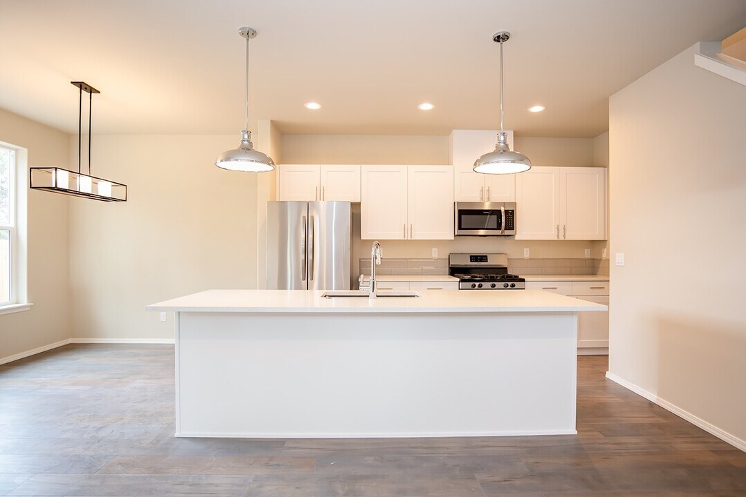 2382 NE 6th St in Bend, OR - Foto de edificio