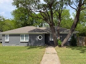 6365 Hollis Ave in Dallas, TX - Building Photo