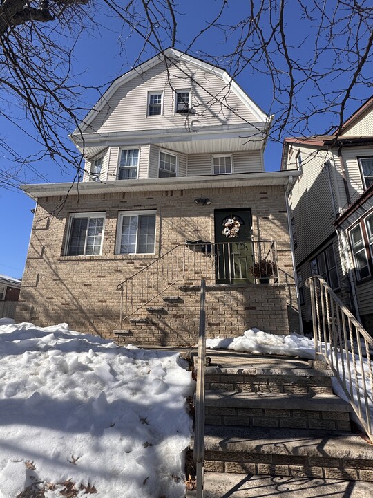 115 Mead St, Unit 1 in Newark, NJ - Foto de edificio