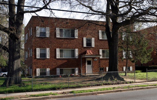 4200 Queensbury Rd in Hyattsville, MD - Building Photo - Building Photo