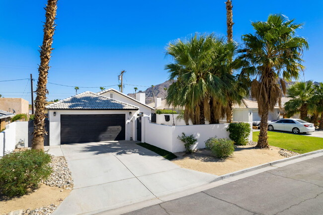 51780 Avenida Alvarado in La Quinta, CA - Foto de edificio - Building Photo