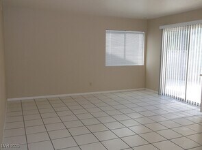 7245 Great Oak Ave in Las Vegas, NV - Building Photo - Building Photo