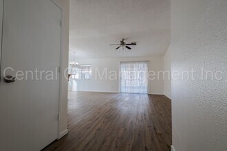 900 Lost Trail Way in Bakersfield, CA - Foto de edificio - Building Photo