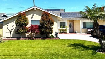 17442 Jefferson Ln in Huntington Beach, CA - Building Photo
