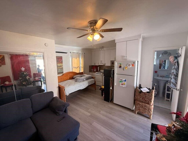 126 SE 10th St in Hallandale Beach, FL - Building Photo - Building Photo