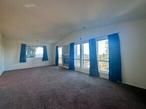 11732 SE Lexington St in Portland, OR - Building Photo - Building Photo