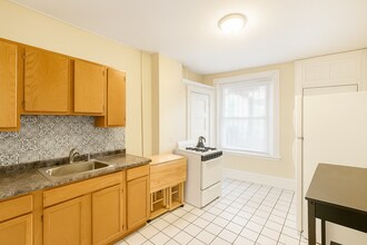 13 Perry St in Brookline, MA - Building Photo - Building Photo