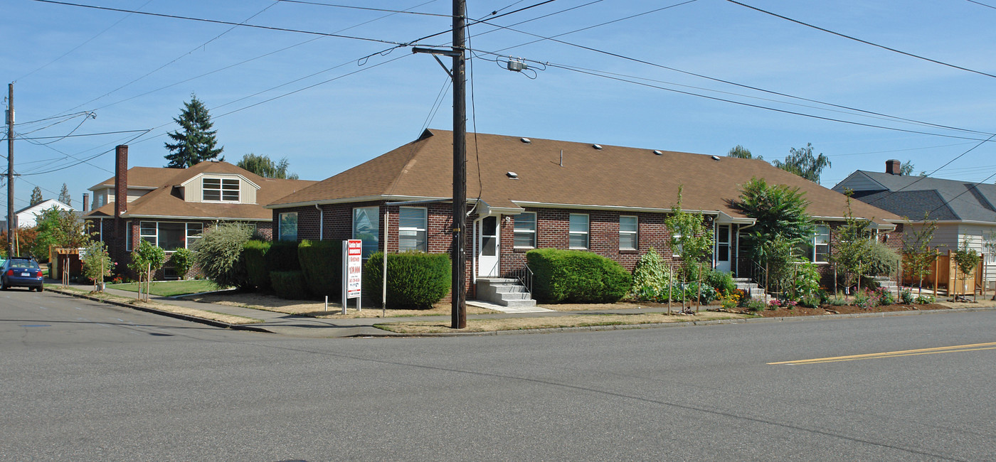 6504 N Commercial Ave in Portland, OR - Building Photo