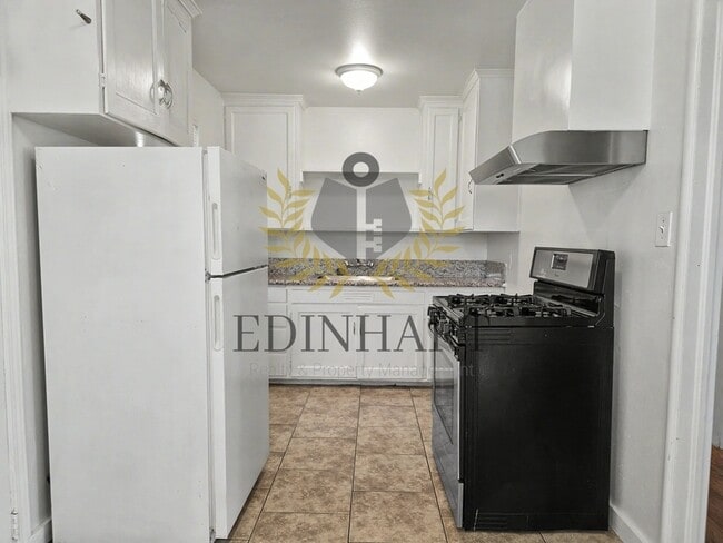 property at 1916 E Hunter Ave