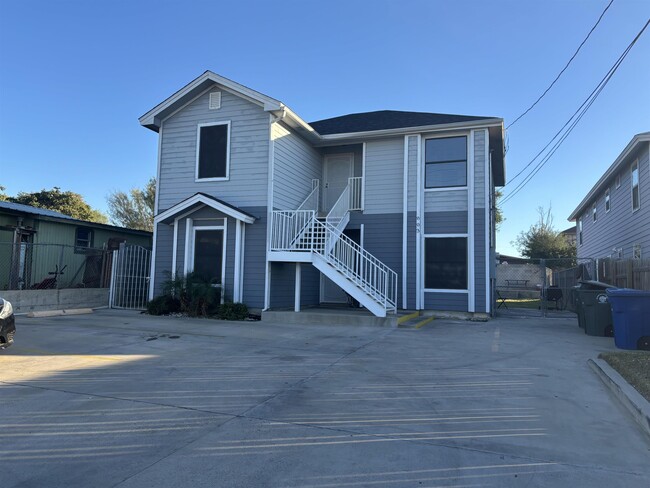 803 E Fremont St in Laredo, TX - Building Photo - Building Photo