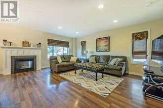 6 Peach Tree Blvd in St Thomas, ON - Building Photo - Building Photo