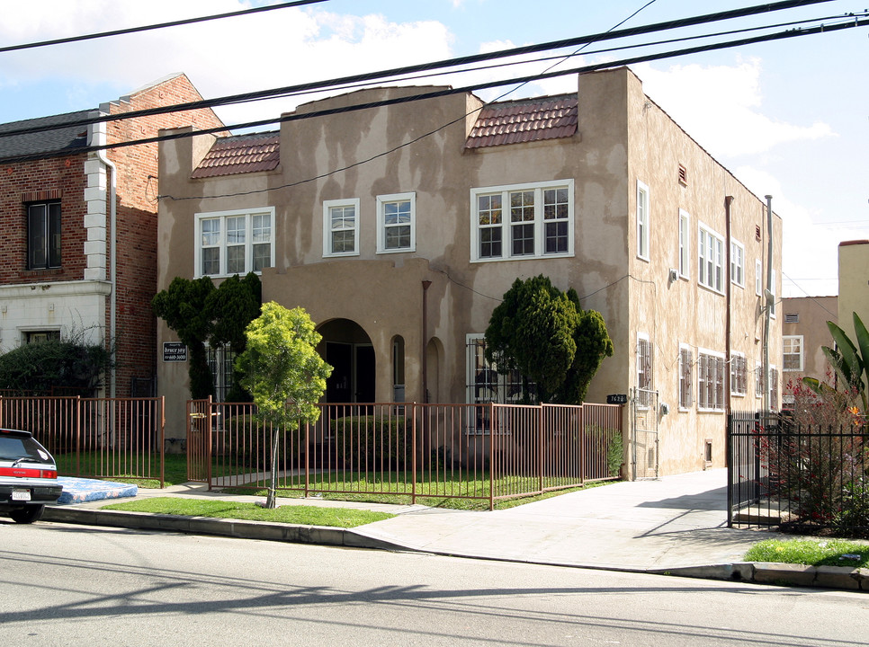 762 N Van Ness Ave in Hollywood, CA - Building Photo