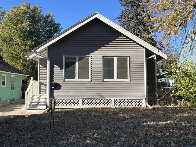 1203 S West Ave in Sioux Falls, SD - Foto de edificio - Building Photo
