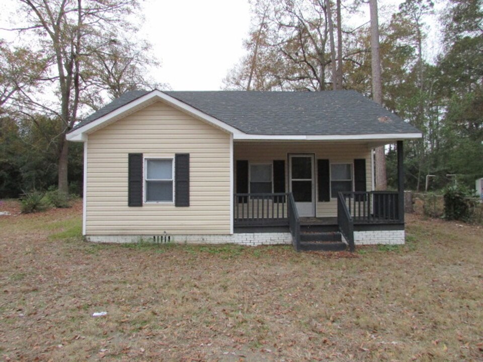 404 Albert Dr in Sumter, SC - Building Photo