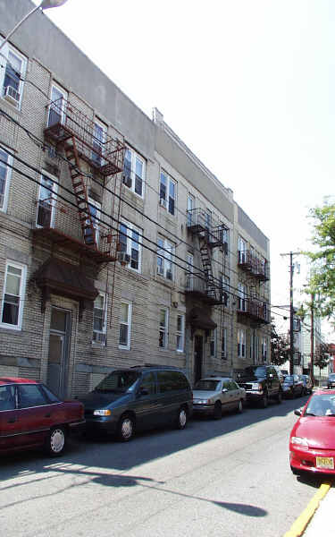 553 67th St in West New York, NJ - Building Photo - Building Photo