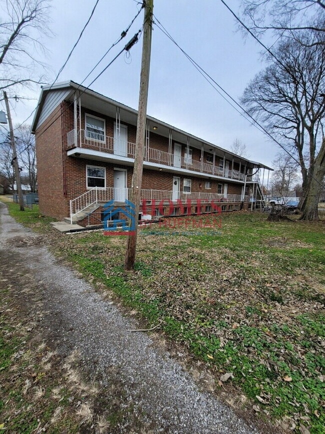 627 Fredrick St in New Harmony, IN - Building Photo - Building Photo