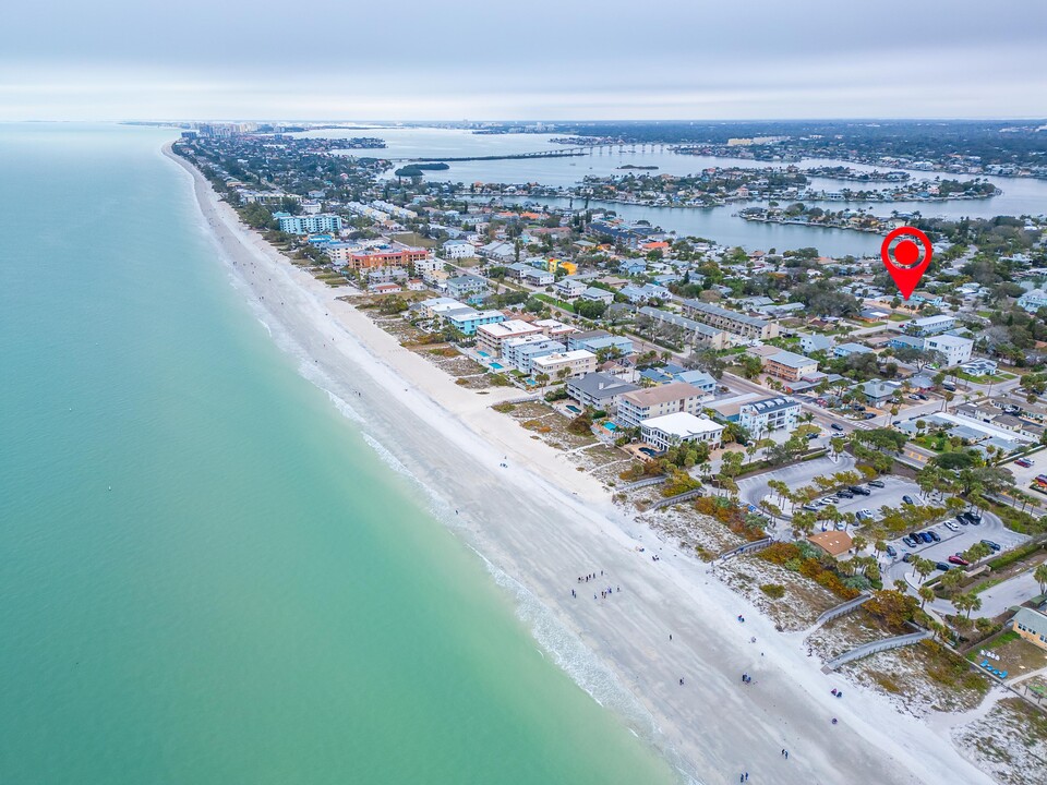 1901 2nd St in Indian Rocks Beach, FL - Building Photo