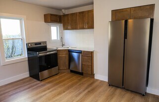 69 Mechanic St in Pawcatuck, CT - Building Photo